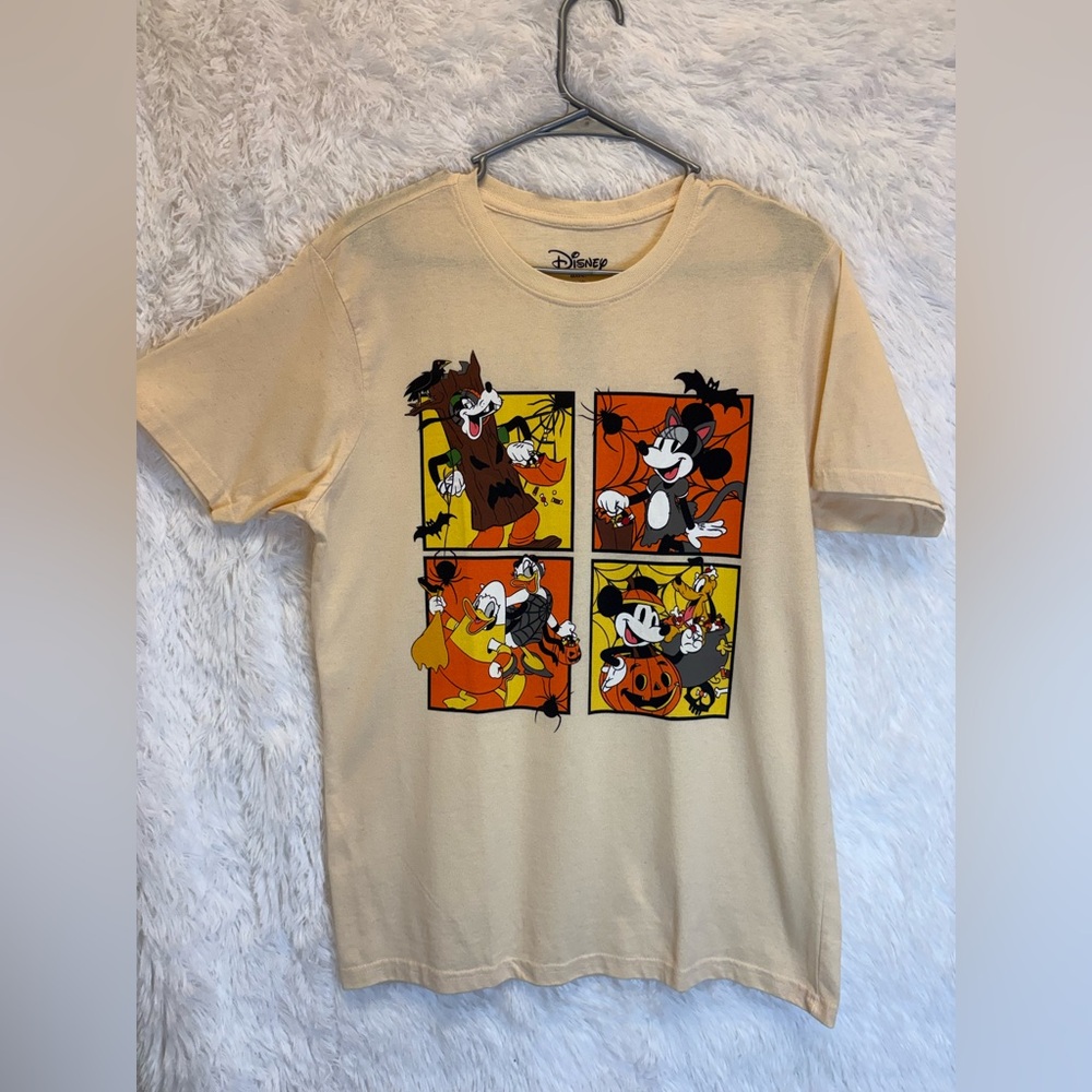Disney Halloween Trick Or Treat Graphic T-Shirt | Cream/ Tan | Size Medium 🎃